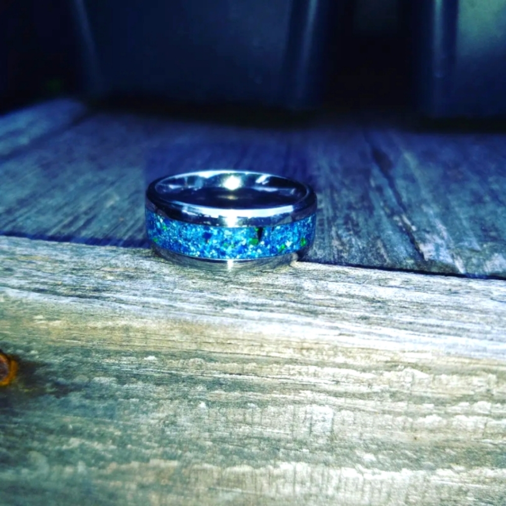 Ring, oil spill opal set with crushed lava rock size 8